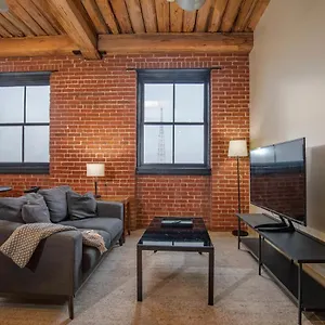 spacious-fully-equipped-downtown-1br-2ba-5min-to-arch.saint-louishotels.com/