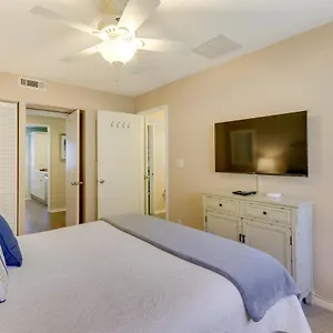 hilton-head-island-resort-townhome-with-private-deck.top-hotels-in-savannah.com/