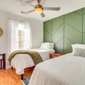 cheerful-savannah-vacation-rental-with-fire-pit.top-hotels-in-savannah.com/